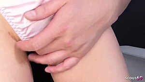 巨乳ニップルの小柄18歳日本人娘に誘惑されて生中出しキャスティングハメ！