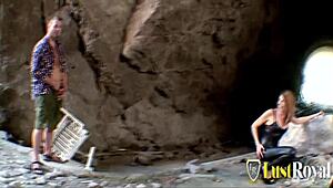 milf bianca resa bounces on cock for rough beach anal doggystyle 😈🍑