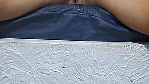 Stor röv mogen afrikansk milf blottar på stranden, jungfrukille hamrar djupt!