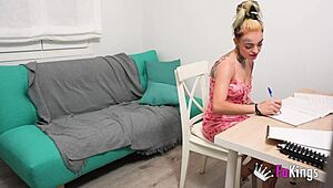 i'm lady medusa gonna fuck tutor with this body who resists?