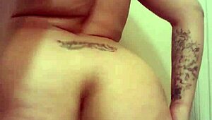 Queenjuiccy shakes big booty white girl ass