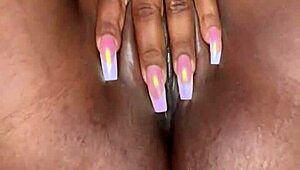 Love when homegirls send juicy pussy vids that make me wet