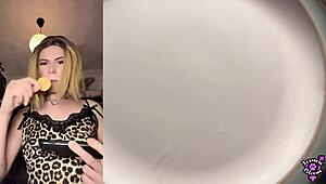 big dick trans jessica bloom edges cum on cookie then devours it hungrily