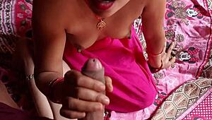 Lepotna služabnica žena lula moj velik kurac pa potem trdo nagača