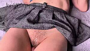 la chatte poilue de maman vide ma bite non-stop jusqu'à ce que j'explose dedans