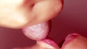 Japanese babe gulps hot cumshot 😍💦