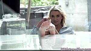 beautiful babe pounds her lover right to that cumshot