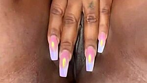 Love when homegirls send juicy pussy vids that make me wet