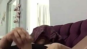 mature babe fingers herself to ecstasy