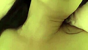 탐욕스러운 성숙 일본 얼굴 가까이 다가오는 거 좋아?