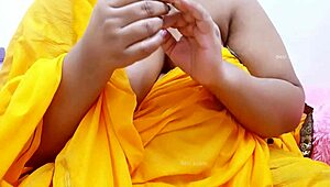 seductive indian desi aunty flaunts her juicy boobs teasingly