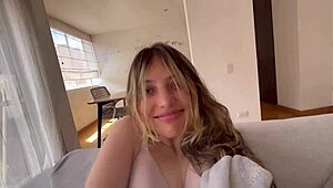 mi ex es tan timida que mi vagina peluda se moja solo viendola