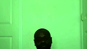 Hey, pausing dance glasses off to explain fave workout pose! 💃🕶️