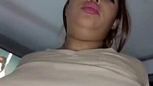 mi vecino barbudo me visita y me folla hasta el orgasmo con sus tetas latinas