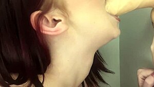 Banana Splits Dripping Wet Pussy of Sexy Amateur Babe