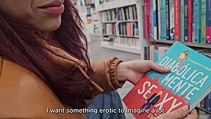 la chica de la librería me monta sin condón en el carro con su gran culo