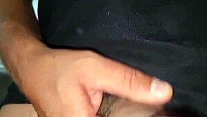 annusalo e succhialo guarda come sborro forte apri la bocca che ti riempio la gola di sborra