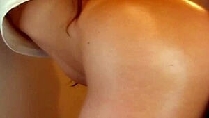 この美人可愛い日本人ガールのケツをバックでガン突きヤバすぎ😩