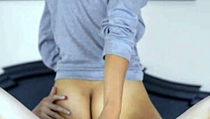 la amiga siempre lo seduce con trucos calientes sin pasarse del límite 😏🔥