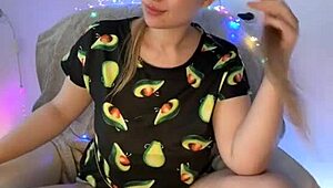 wanna see this teen's wet ass fingered anal close-up on webcam?