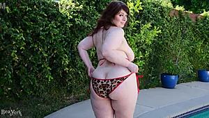 i pound lonely curvy babe's big ass at pool party roleplay