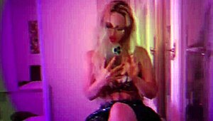 HUGE BLONDE FEET FETISH IN GLASSES MIRROR LIPSTICK FINDOM GOALDIGGER RELEASE