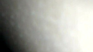 Uau, curul uriaș al momiței grase sare sălbatic pe pulă neagră monstruoasă 🍑🍆💦