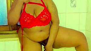 Sundaydogood614 films her shaved pussy closeup in homemade retro style