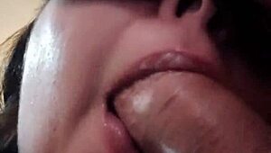 Latina grasă BBW suge zgomotos pula monstruoasă exotică mascată muie adâncă BBW