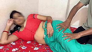 hot aunty landlady's foot massage turns into big ass pounding!