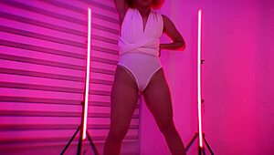 colombian dancer shakes ass seductively just for cold hard cash 💃💰