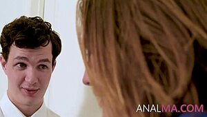 Moglie Infedele con Buchi Doppiamente Riempiti e Allargati alla Scopata