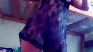 me deja caliente y me masturbo con pepino latina housewife solo lick fetish