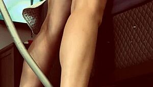 watch this sexy wife squirting wild on big dick machine 💦🍆😈