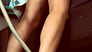 watch this sexy wife squirting wild on big dick machine 💦🍆😈