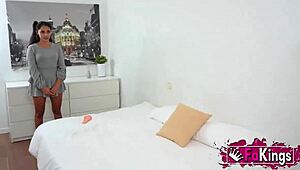 Daniela Nerea's public flash shocks Madrid streets oops