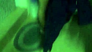 ch�̀ng xu�́ng b�́p l�̣t qu�̀n v�̣ l�̣m ti�́p sex v�̣ v�̛n v�̣i nhau