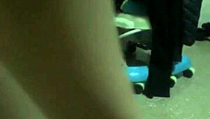 ch�̀ng xu�́ng b�́p l�̣t qu�̀n v�̣ l�̣m ti�́p sex v�̣ v�̛n v�̣i nhau