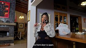 Best Friends Mariana Martix and Daniela Andrea Lick Wet Pussies Moaning!