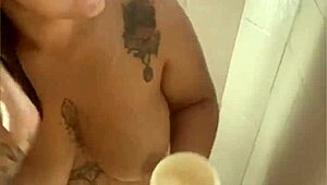 Rabuda Flashes Juicy Ass in Steamy Bath