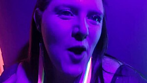 WHOA! HOTWIFE GOES SOLO AT SWINGERS HOUSE LETTING EVERYONE IN - FULL ON RED