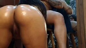 muscular negro pingon masajista breaks peruvian clientas tight pussy first job