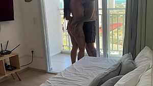 ביקרתי אצל השכן החתיך והוא דפק לי חזק את התחת השמן עם הזין הלבן