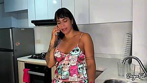 Seducing plumber neighbor till he cheats—big ass wins! 😏🍑🔥 sayafit