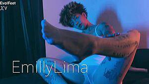 Emilly's Hot Barefoot Latina Feet and Legs Closeup