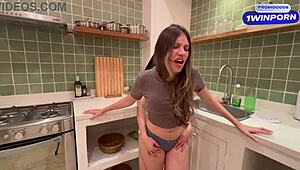 my best friend licks and sucks my pussy so good 😋💦