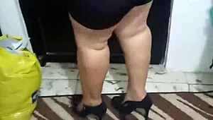 Shiny spandex clings to mature woman's huge jiggling ass cheeks during tease