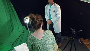 gigi breeze lets doctor stretch her shaved pussy in kinky gyno exam roleplay 😈🔍🍑