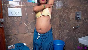 indu chachi caught bhatija jerkin big dick luvs fuckin her huge ass