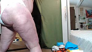 Giantess Dawnskye1962 shakes her huge natural tits and crushes town with dirty talk roleplay